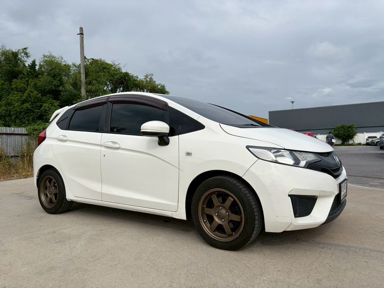 Honda Jazz 2015 1.5 V i-VTEC Sedan เบนซิน ไม่ติดแก๊ส เกียร์อัตโนมัติ ขาว