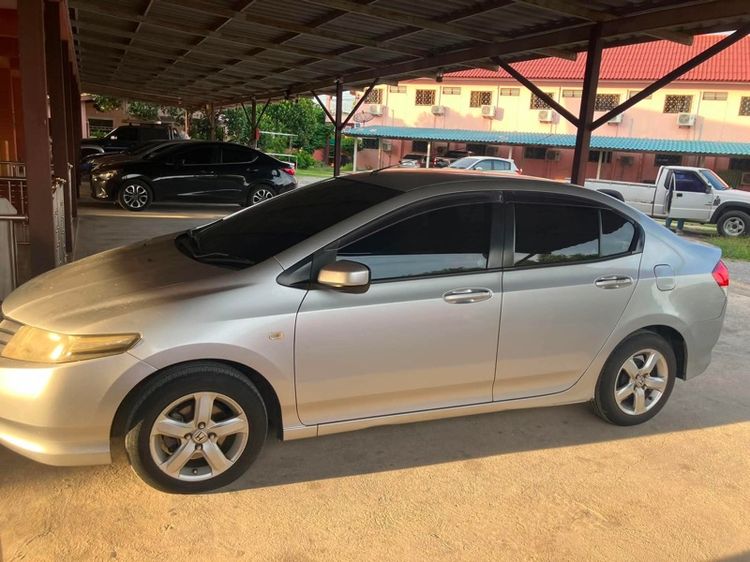 รถ Honda City 1.5 V สี บรอนซ์เงิน