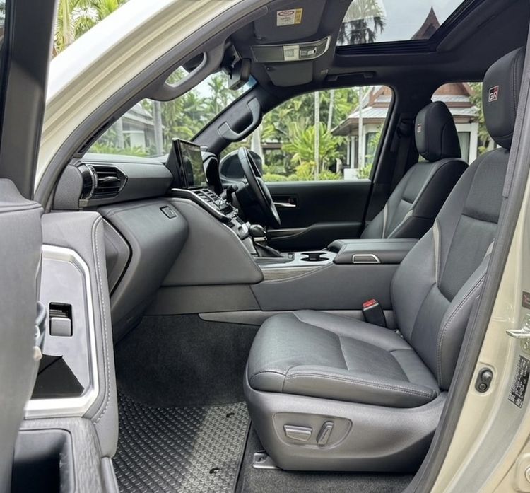 Toyota Land Cruiser 2022 3.3 300 Gr Sport 4WD SUV ดีเซล ไม่ติดแก๊ส เกียร์อัตโนมัติ ขาว รูปที่ 4