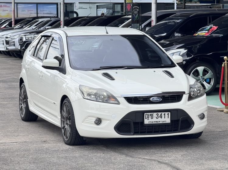 รถ Ford Focus 2.0 Sport สี ขาว