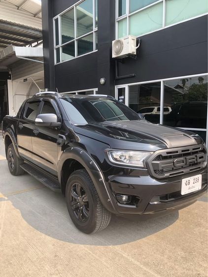 รถ Ford Ranger 2.2 XLT สี ดำ