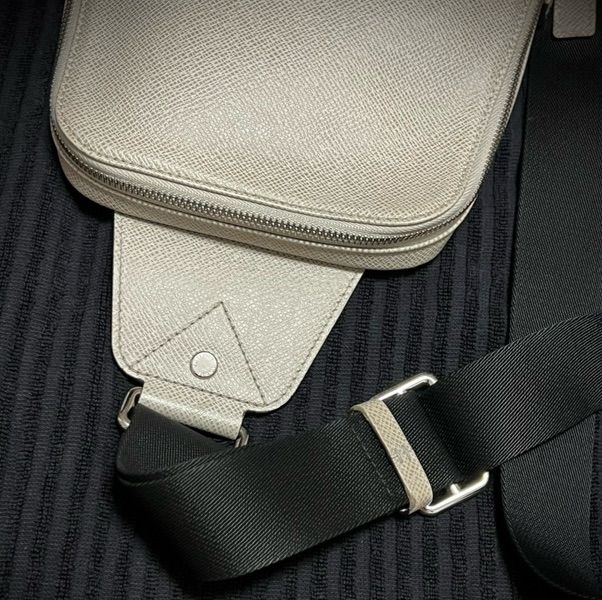 Louis Vuitton Avenue Sling Bag รูปที่ 4