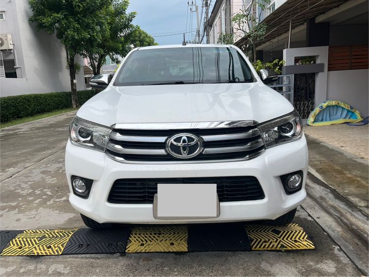 รถ Toyota Hilux Revo 2.4 Prerunner E Plus สี ขาว