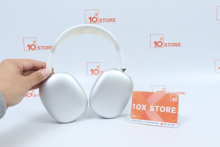 AirPods Max Lightning
