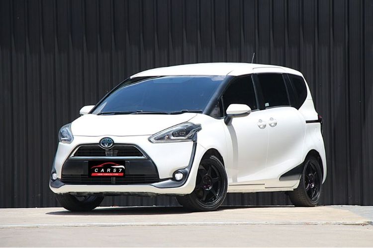 รถ Toyota Sienta 1.5 V สี ขาว