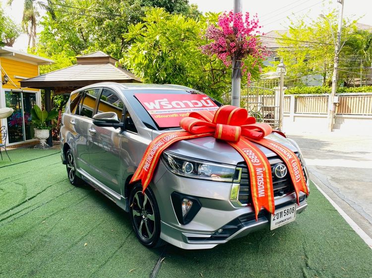 Toyota Innova 2022 2.8 Crysta Premium Utility-car ดีเซล ไม่ติดแก๊ส เกียร์อัตโนมัติ เทา รูปที่ 2