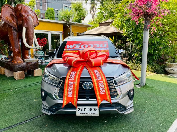 รถ Toyota Innova 2.8 Crysta Premium สี เทา