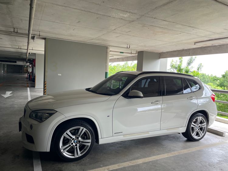 BMW X1 2017 2.0 sDrive20i M Sport Utility-car เบนซิน ไม่ติดแก๊ส เกียร์อัตโนมัติ ขาว รูปที่ 4