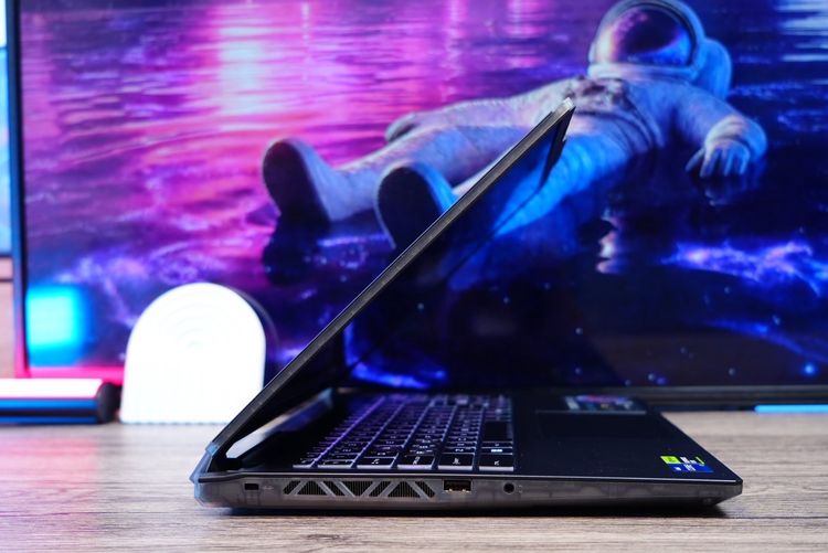 MSI Cyborg 15 i7-13620H RTX4050(6GB) Ram16 SSD512GB จอ15.6 FHD 144Hz เกมมิ่งสเปคสูง คีย์บอร์ดไฟ เครื่องสวย ครบกล่องพร้อมประกันศูนย์ เพียง 28 รูปที่ 7