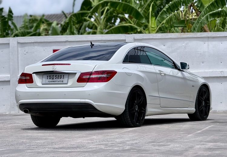 Mercedes-Benz E-Class 2012 E200 CGI Sedan เบนซิน ไม่ติดแก๊ส เกียร์อัตโนมัติ ขาว รูปที่ 4