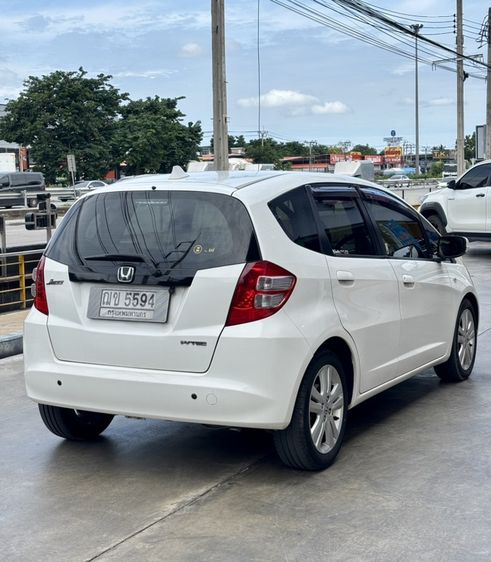 Honda Jazz 2008 1.5 V Sedan เบนซิน ไม่ติดแก๊ส เกียร์อัตโนมัติ ขาว รูปที่ 4