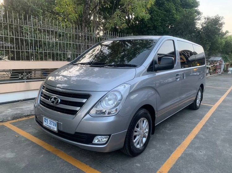 รถ Hyundai H-1  2.5 Deluxe สี เทา