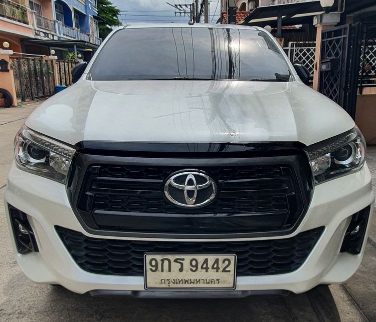 รถ Toyota Hilux Revo 2.4 Prerunner G Rocco สี ขาว
