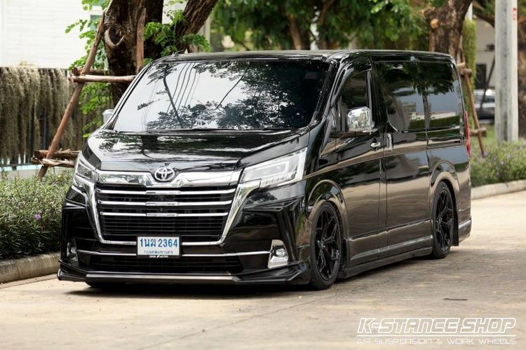 รถ Toyota Majesty 2.8 Grand สี ดำ
