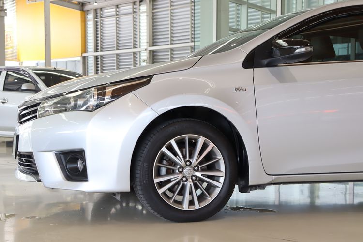 Toyota Altis 2015 1.8 E Sedan เบนซิน ไม่ติดแก๊ส เกียร์อัตโนมัติ เทา รูปที่ 4