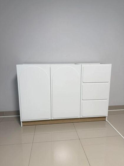 ￼SB Design Square ตู้เตี้ย PLAY รุ่น NORDIS สีขาว (140X40X95 ซม.) แบรนด์ KONCEPT FURNITURE