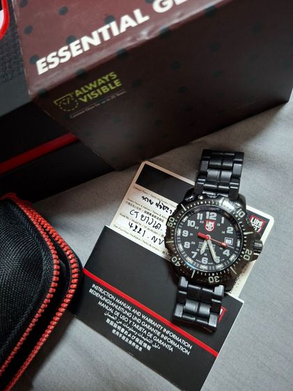 นาฬิกาข้อมือชาย LUMINOX 4221 NV (มือสอง)