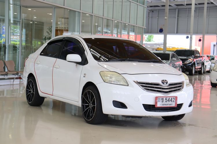 รถ Toyota Vios 1.5 J สี ขาว