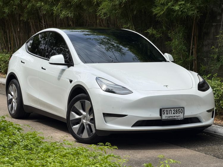 รถ Tesla Model Y Long Range AWD สี ขาว