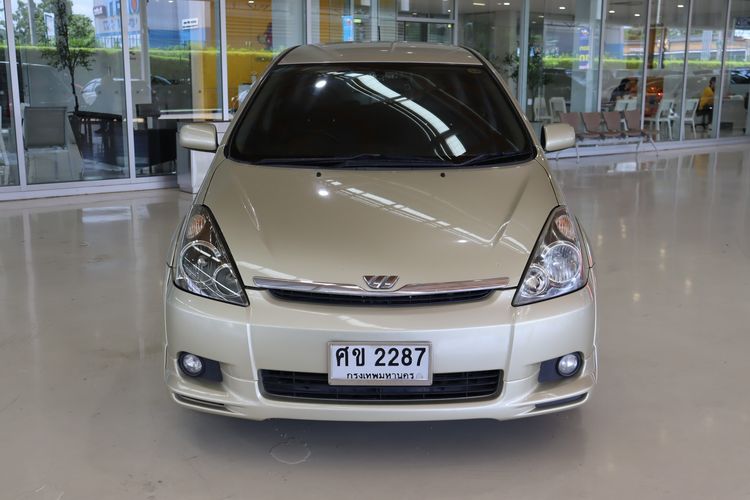 รถ Toyota Wish 2.0 S สี น้ำตาล