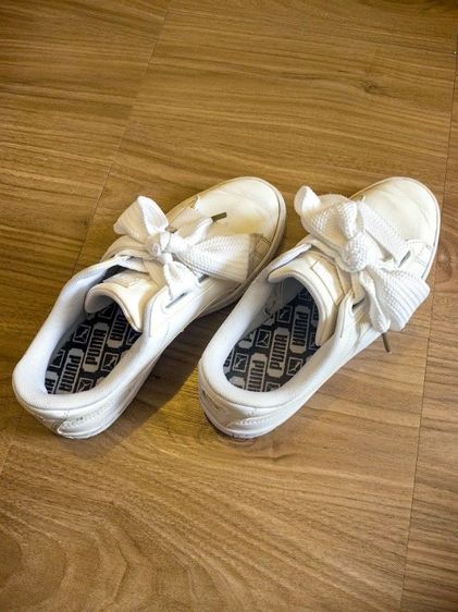 รองเท้าผ้าใบ PUMA รุ่น Basket Heart สีขาวโดดเด่นด้วยเชือกรองเท้าทรงโบว์ขนาดใหญ่ รูปที่ 5