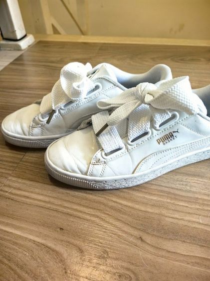รองเท้าผ้าใบ PUMA รุ่น Basket Heart สีขาวโดดเด่นด้วยเชือกรองเท้าทรงโบว์ขนาดใหญ่ รูปที่ 6