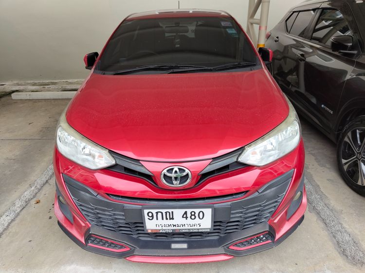 รถ Toyota Yaris 1.2 E สี แดง