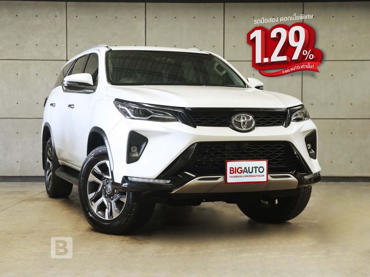 รถ Toyota Fortuner 2.4 Leader G สี ขาว