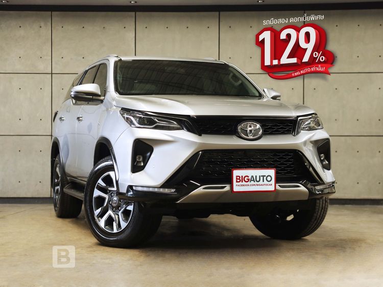 รถ Toyota Fortuner 2.4 Leader G สี บรอนซ์เงิน