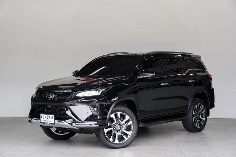 รถ Toyota Fortuner 2.4 Legender สี ดำ