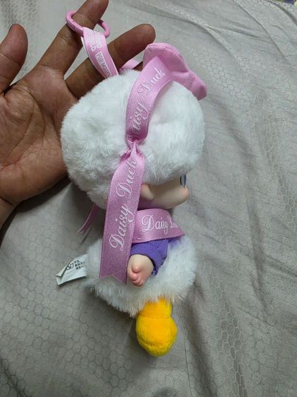 pop mart พวงกุญแจ Dimoo World × Disney Series Vinyl Plush Keychain ในรุ่น Daisy Duck รูปที่ 2