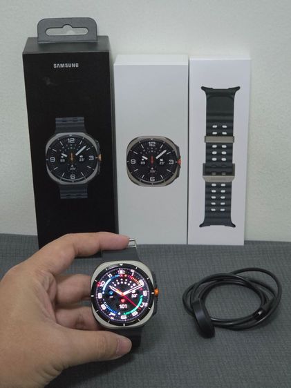 ขาย Samsung Galaxy Watch Ultra (2025)มือสอง สภาพ 90% มีตำหนิ ขอบหน้าจอมีรอยถลอกเล็กน้อยตามการใช้งาน สายซิลิโคน สีดำ รูปที่ 2
