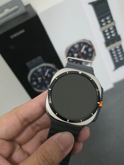 ขาย Samsung Galaxy Watch Ultra (2025)มือสอง สภาพ 90% มีตำหนิ ขอบหน้าจอมีรอยถลอกเล็กน้อยตามการใช้งาน สายซิลิโคน สีดำ รูปที่ 3