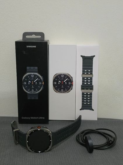 ขาย Samsung Galaxy Watch Ultra (2025)มือสอง สภาพ 90% มีตำหนิ ขอบหน้าจอมีรอยถลอกเล็กน้อยตามการใช้งาน สายซิลิโคน สีดำ