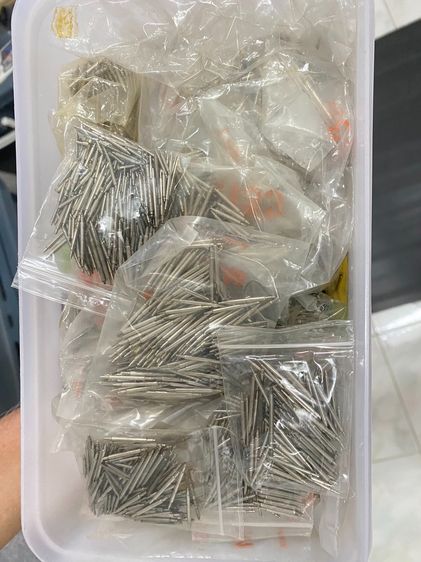 A.แกนสายนาฬิกา ของใหม่  สวยเก่าเก็บมีหลายขนาด สวย ขายตามสภาพ ราคาต่อ 1 ชิ้น  พร้อมส่ง 