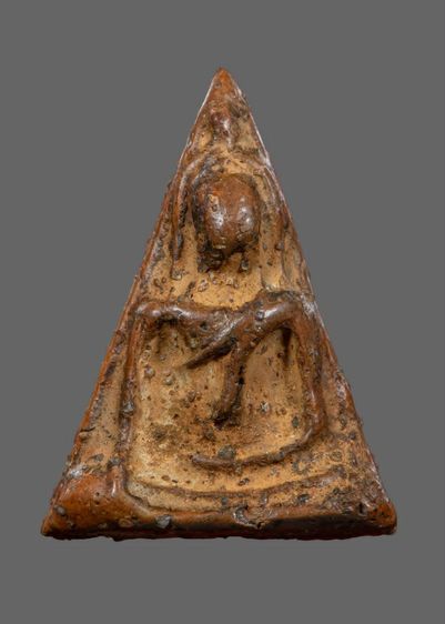 พระนางพญามีเม็ดแร่ทั่วองค์