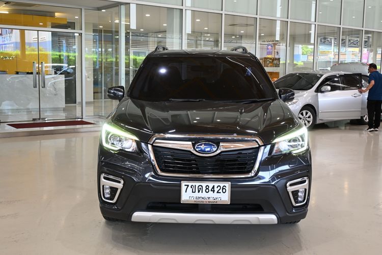 รถ Subaru Forester 2.0 4WD สี เทา