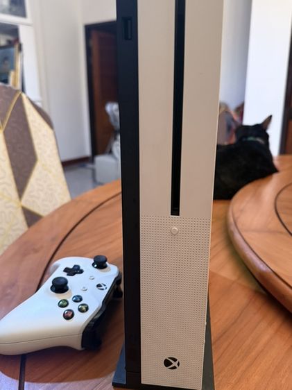 ปล่อยต่อ Xbox One S 500GB สภาพเนี๊ยบๆ ไร้รอย เครื่องดูแลดีมากครับ