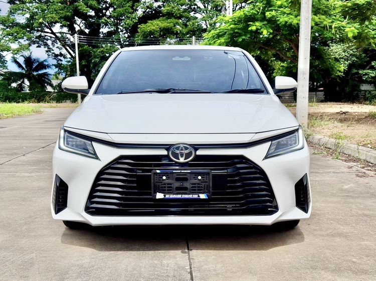 รถ Toyota Yaris ATIV 1.2 Smart สี ขาว