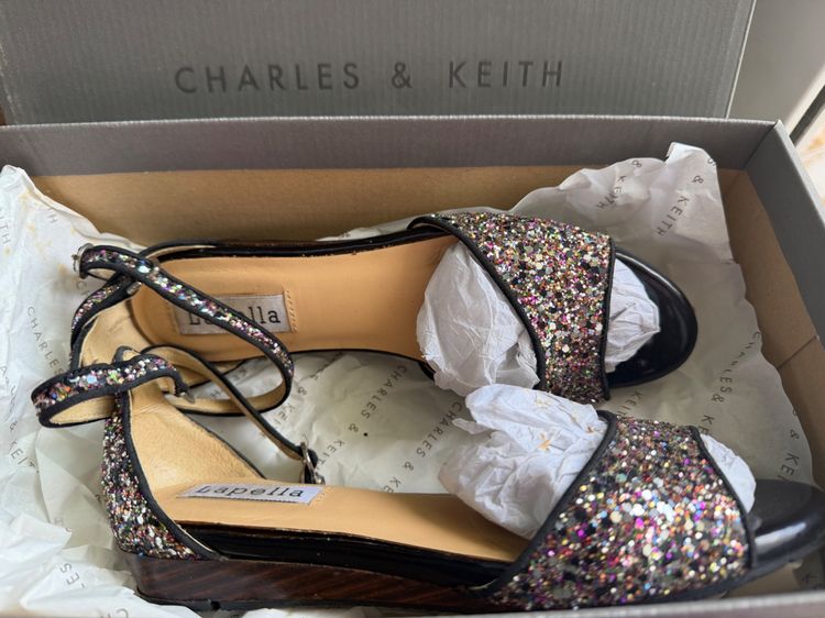 รองเท้า Charles and Kelth