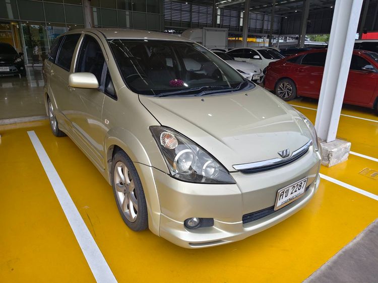 รถ Toyota Wish 2.0 Q สี น้ำตาล