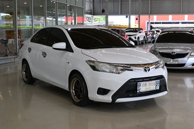รถ Toyota Vios 1.5 E สี ขาว
