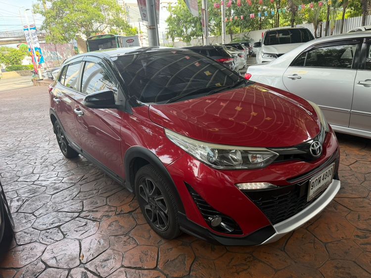 รถ Toyota Yaris 1.2 High Cross สี แดง