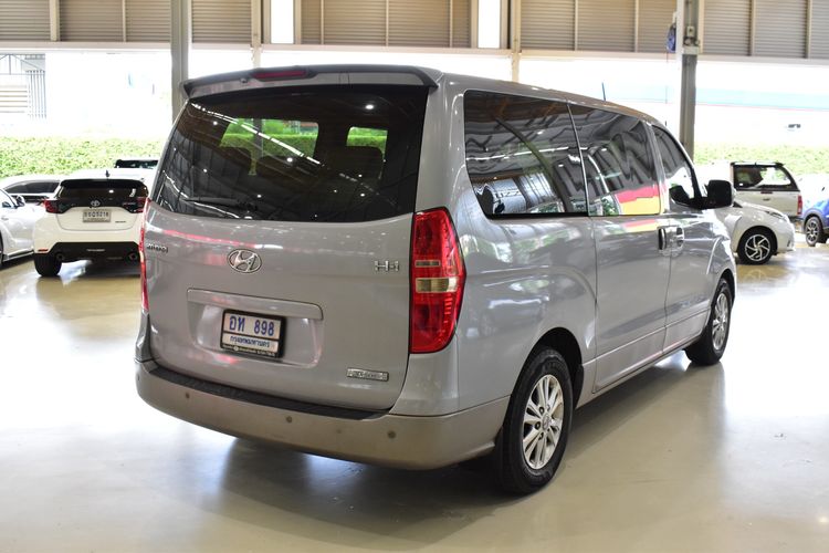 Hyundai H-1  2011 2.5 Deluxe Van ดีเซล ไม่ติดแก๊ส เกียร์อัตโนมัติ บรอนซ์เงิน รูปที่ 4