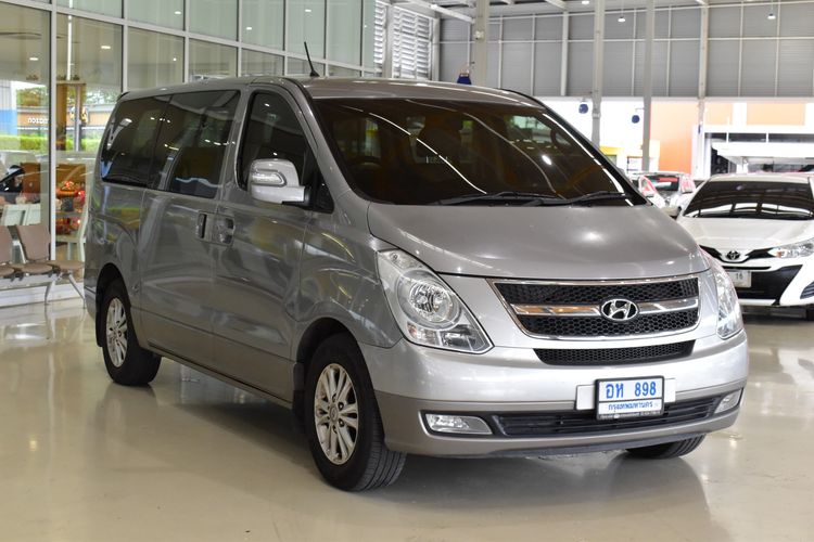 รถ Hyundai H-1  2.5 Deluxe สี บรอนซ์เงิน