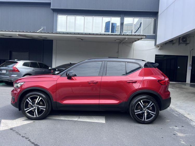 Volvo XC40 2019 2.0 T5 R-Design 4WD Sedan เบนซิน ไม่ติดแก๊ส เกียร์อัตโนมัติ แดง รูปที่ 3