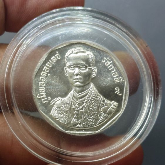 เหรียญเงินครบชุด 3 ขนาด ที่ระลึกพระราชพิธีรัชมังคลาภิเษก รัชกาลที่ 9 ปี พ.ศ.2531 ไม่ผ่านใช้ รูปที่ 7