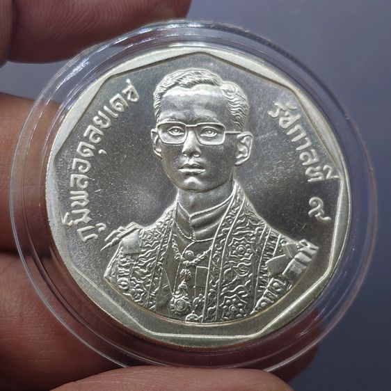 เหรียญเงินครบชุด 3 ขนาด ที่ระลึกพระราชพิธีรัชมังคลาภิเษก รัชกาลที่ 9 ปี พ.ศ.2531 ไม่ผ่านใช้ รูปที่ 3