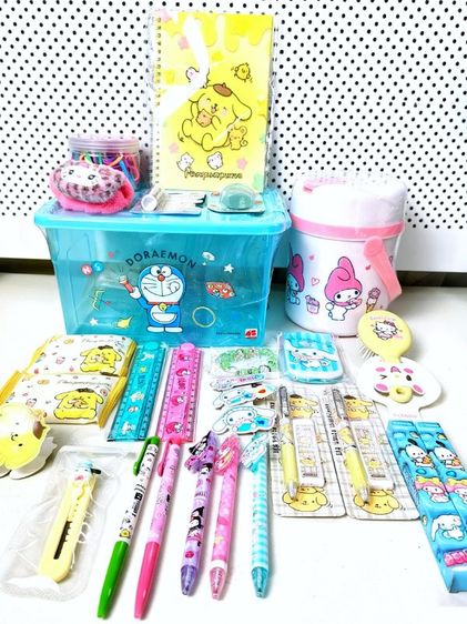 “Sanrio Gift Set 🎁ของแท้ 199.-”ชุดsanrio ชุดเครื่องเขียนกิ๊ฟช็อปของใช้ ตัวกล่องโดเรม่อน ของแท้ และกระติ๊กน้ำsanrio ของแท้ 100%มีจุดแสกนสินค้า รูปที่ 2