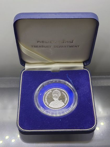 เหรียญเงินขัดเงา 150 บาท ที่ระลึกเฉลิมพระชนมพรรษา 5 รอบ สมเด็จพระนางเจ้าสิริกิติ์ พระบรมราชินีนาถ พ.ศ.2535 พร้อมกล่องหนัง รูปที่ 6